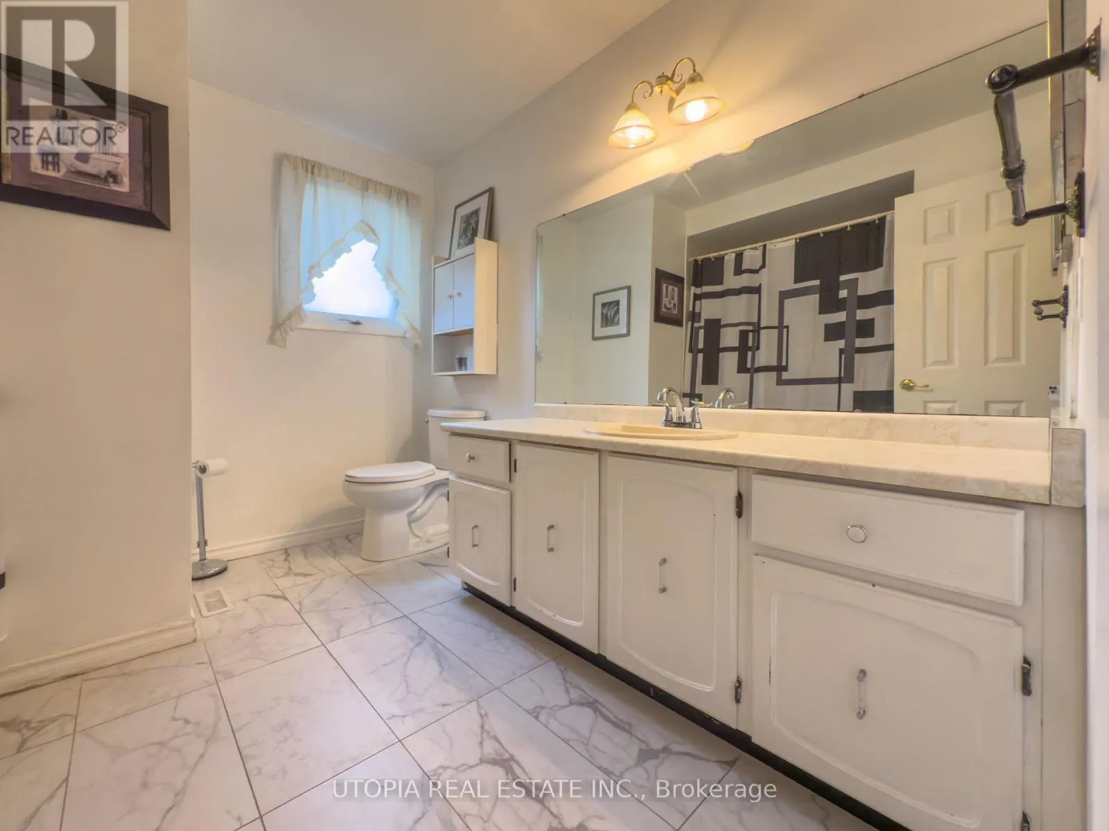 165 NORTH SERVICE ROAD E