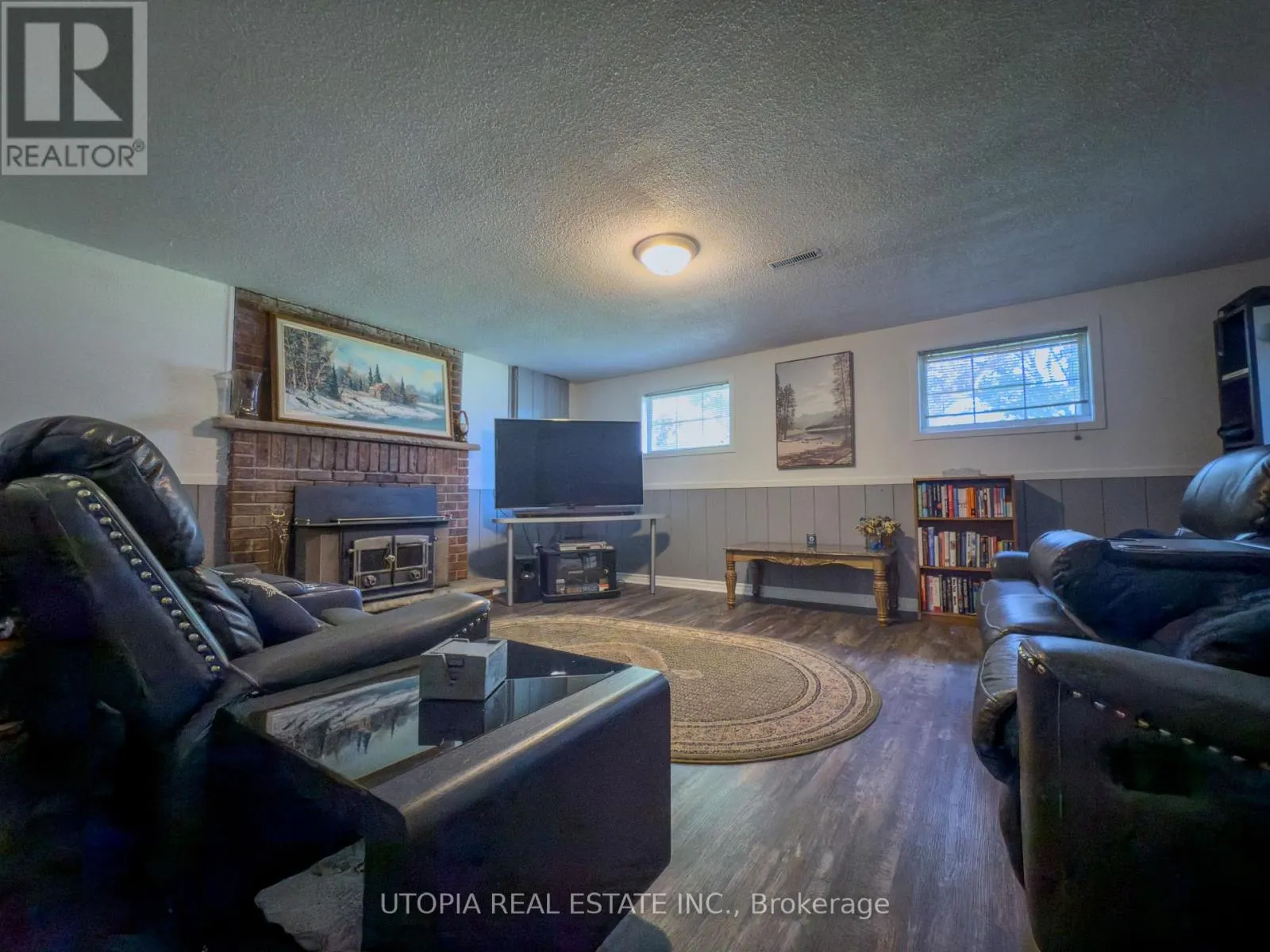 165 NORTH SERVICE ROAD E