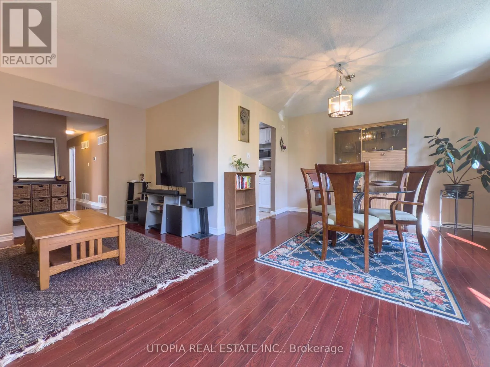 165 NORTH SERVICE ROAD E