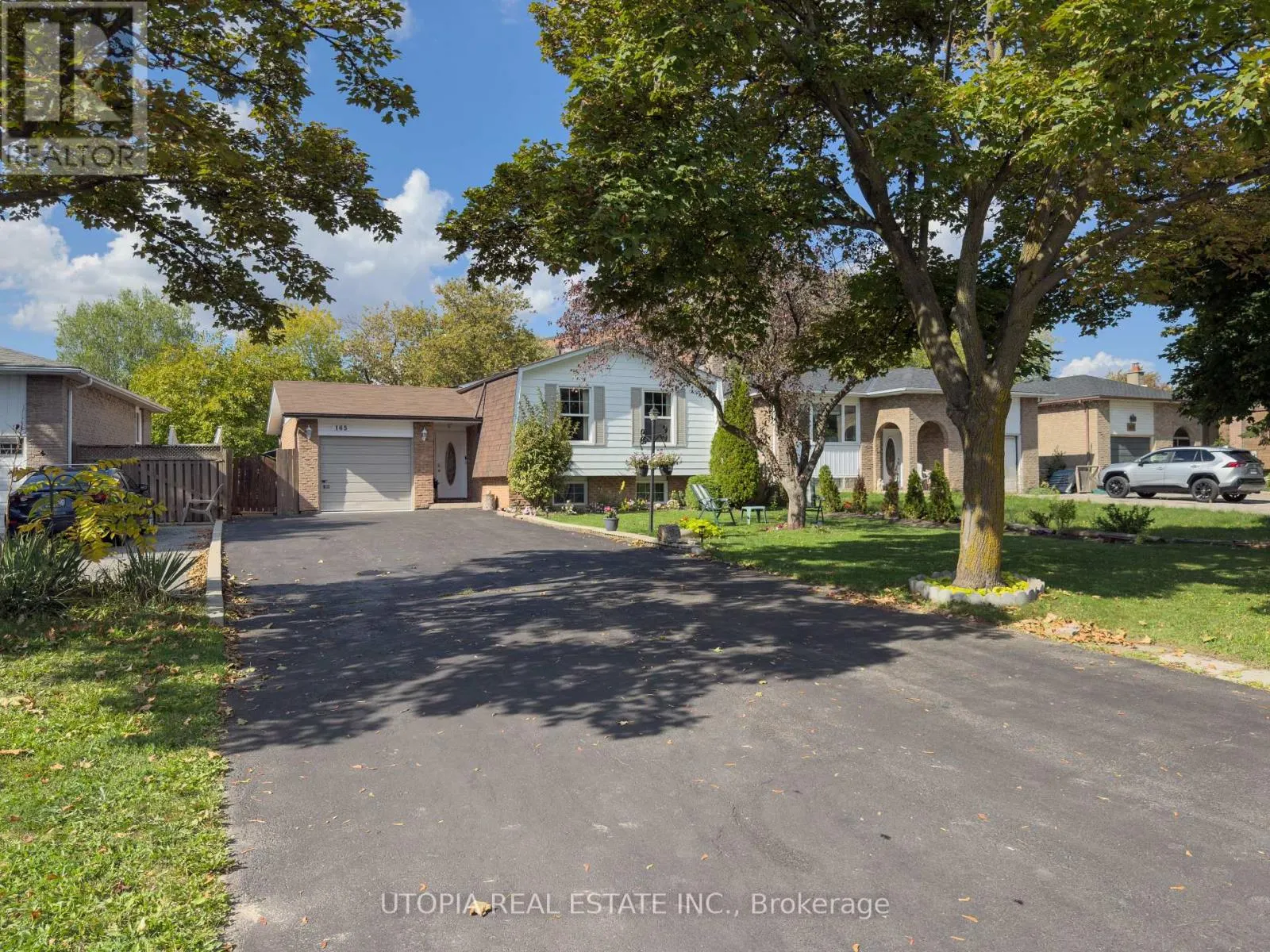 165 NORTH SERVICE ROAD E