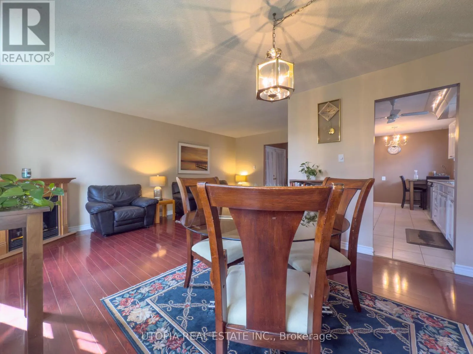 165 NORTH SERVICE ROAD E