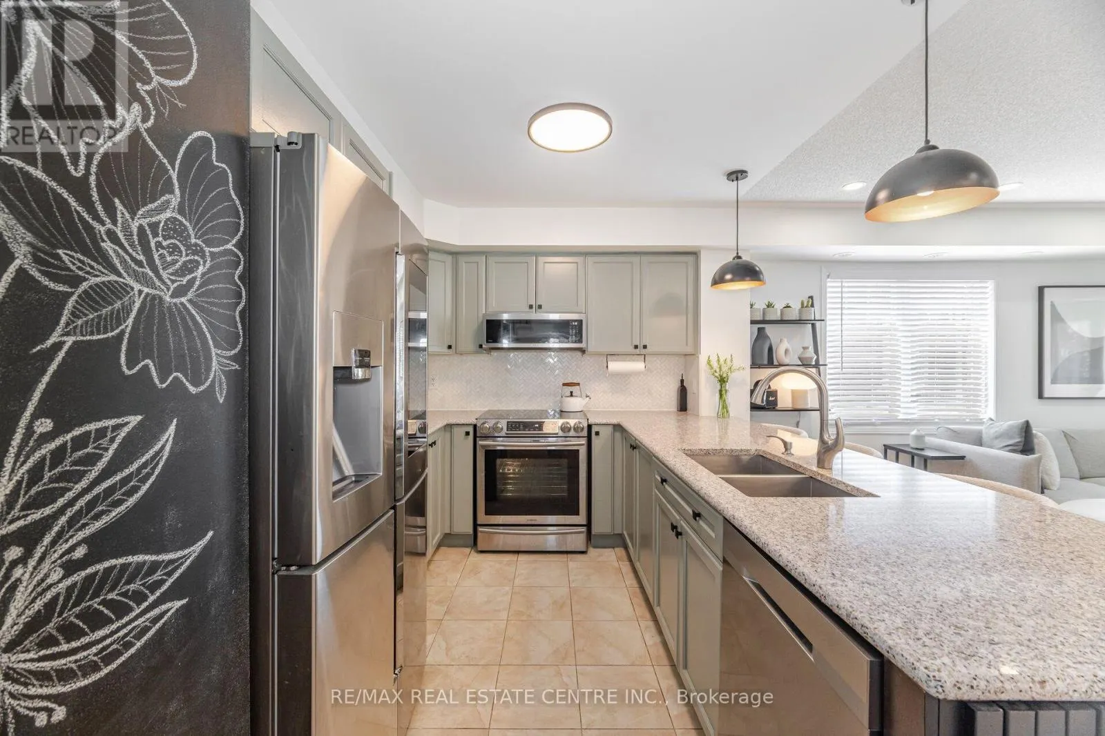 12 - 3070 THOMAS STREET