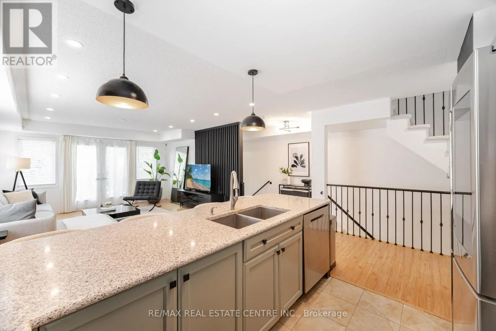 12 - 3070 THOMAS STREET