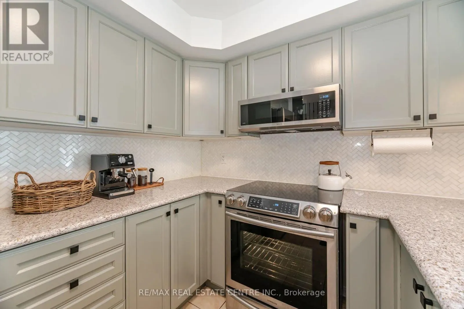 12 - 3070 THOMAS STREET