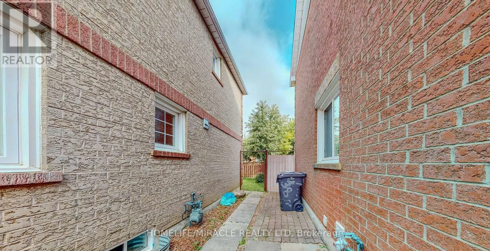 36 MANNEL CRESCENT