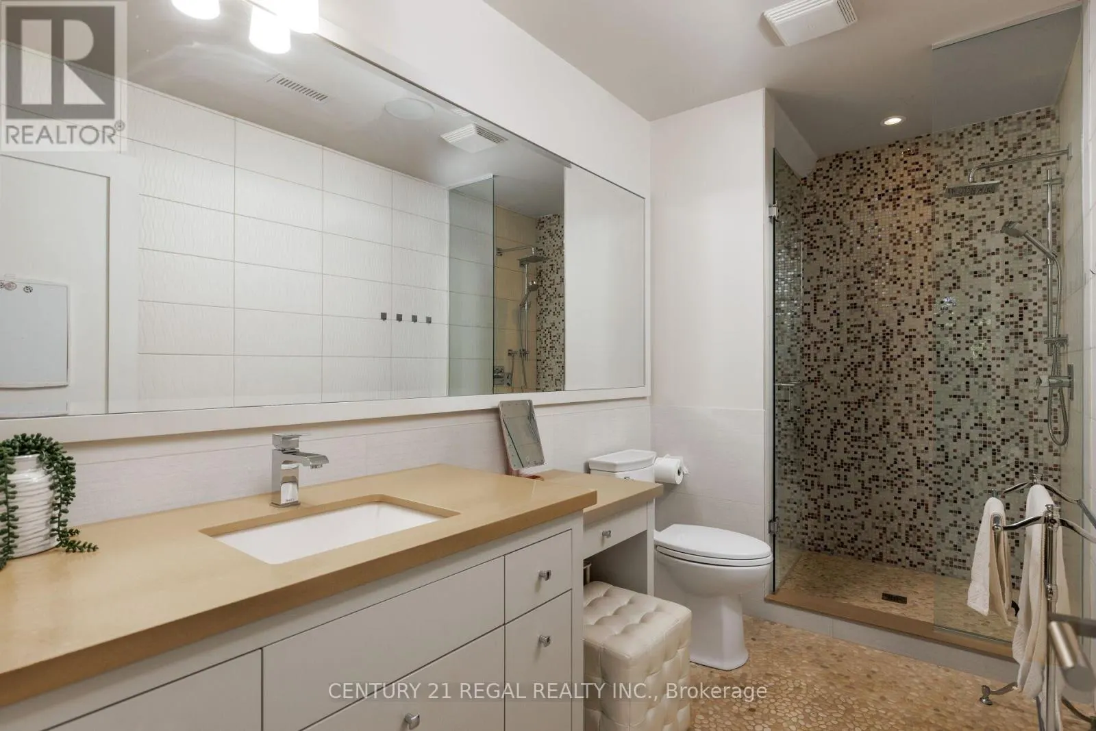 2442 MEADOWOOD CRESCENT