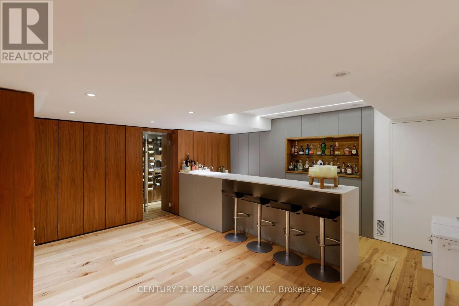 2442 MEADOWOOD CRESCENT