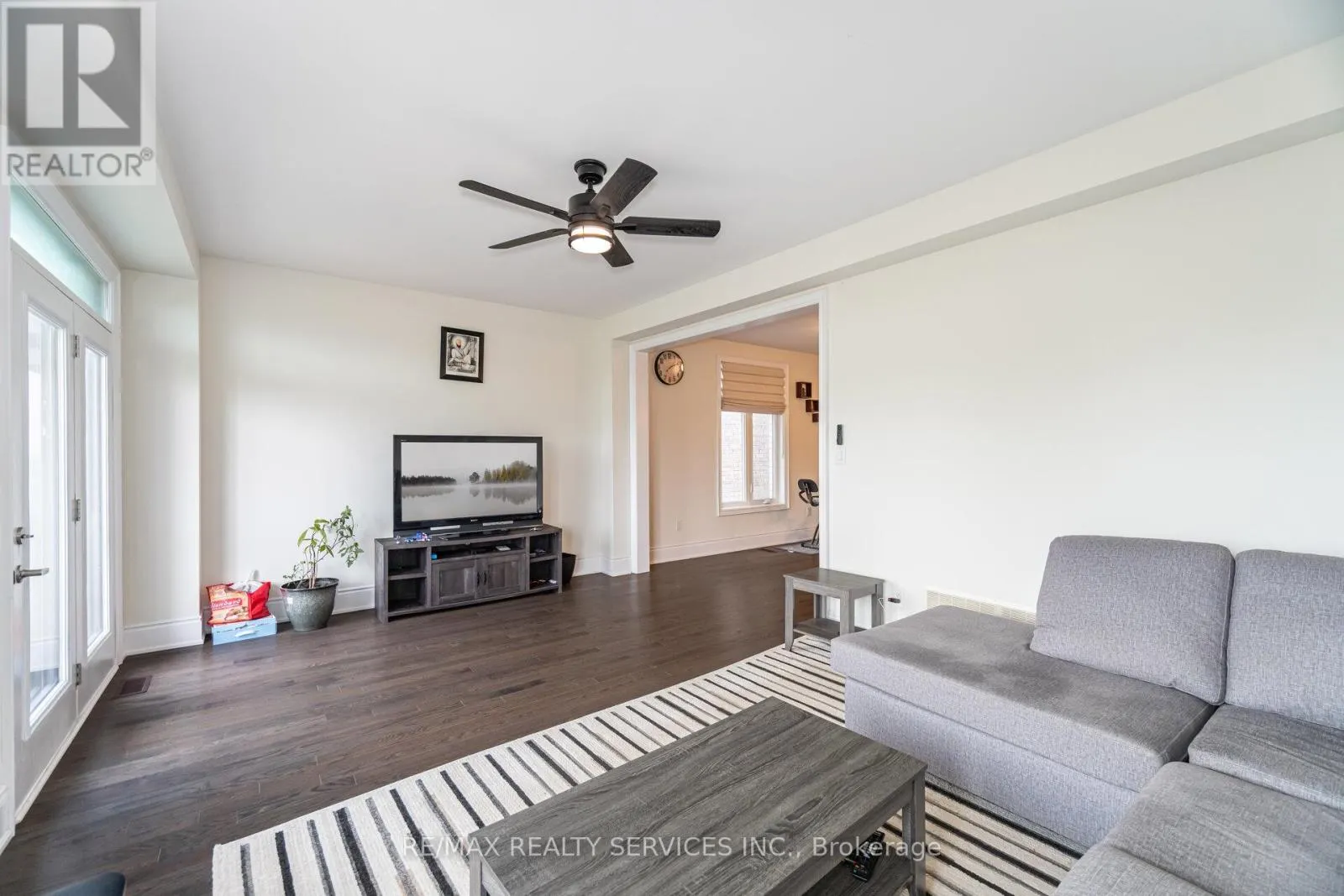 38 FOXSPARROW ROAD