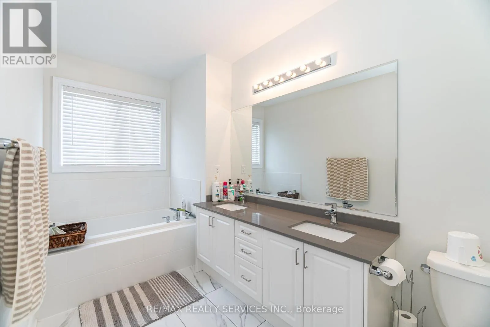 38 FOXSPARROW ROAD