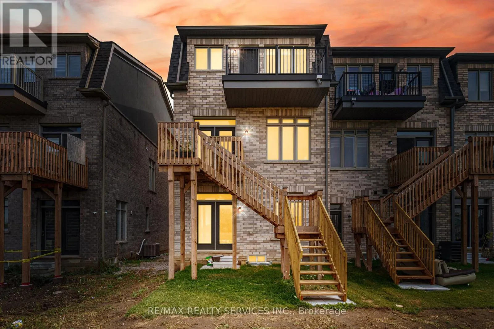 38 FOXSPARROW ROAD