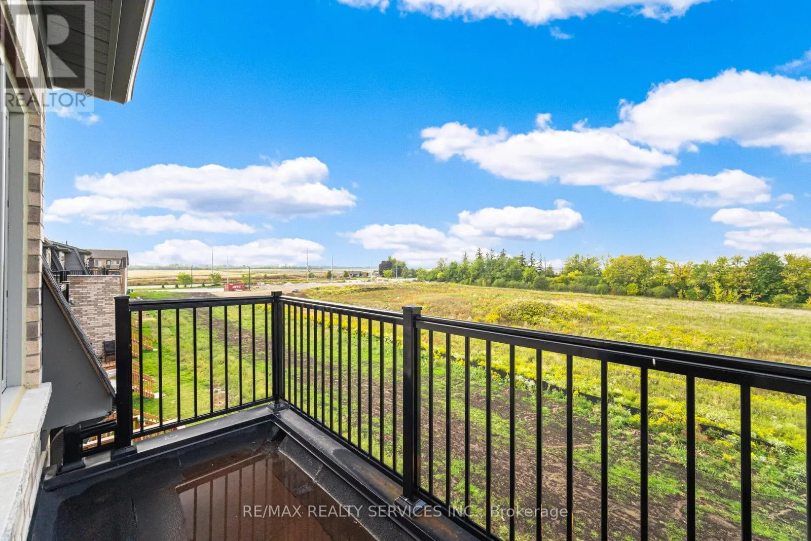 38 FOXSPARROW ROAD