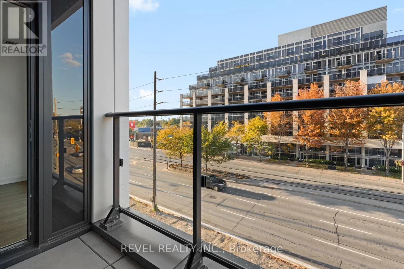 224 - 1037 THE QUEENSWAY