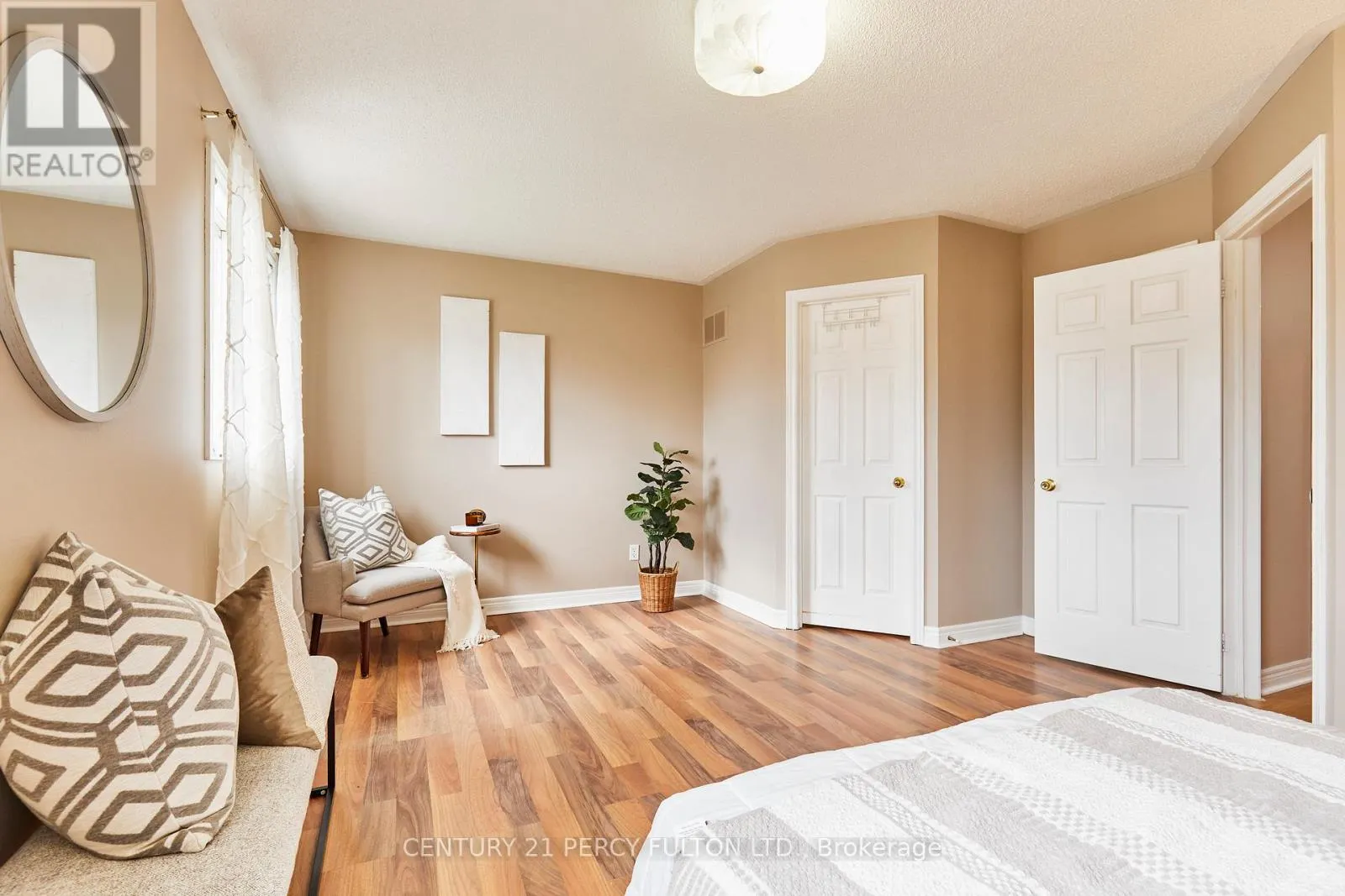 29 ARCHBURY CIRCLE