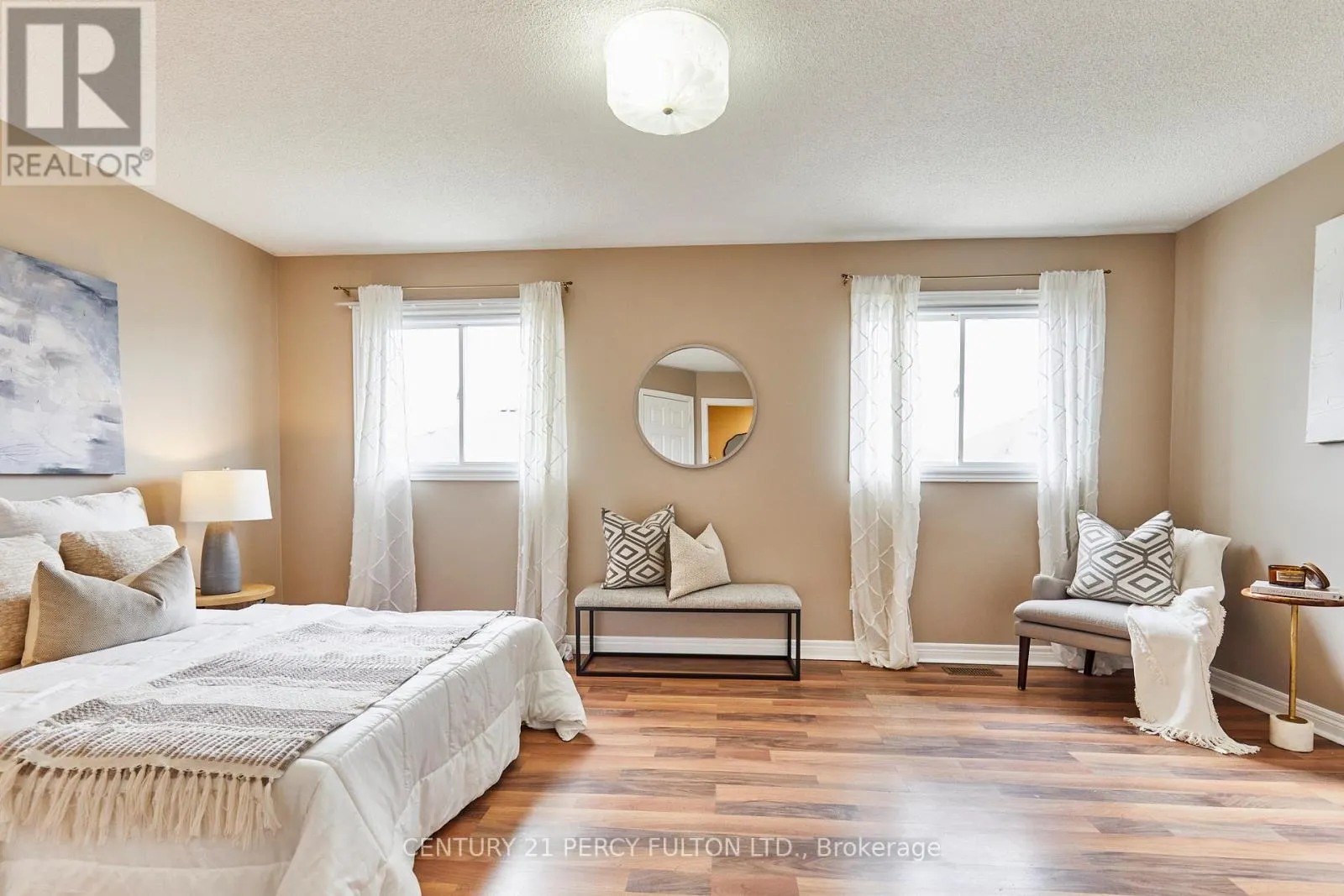 29 ARCHBURY CIRCLE