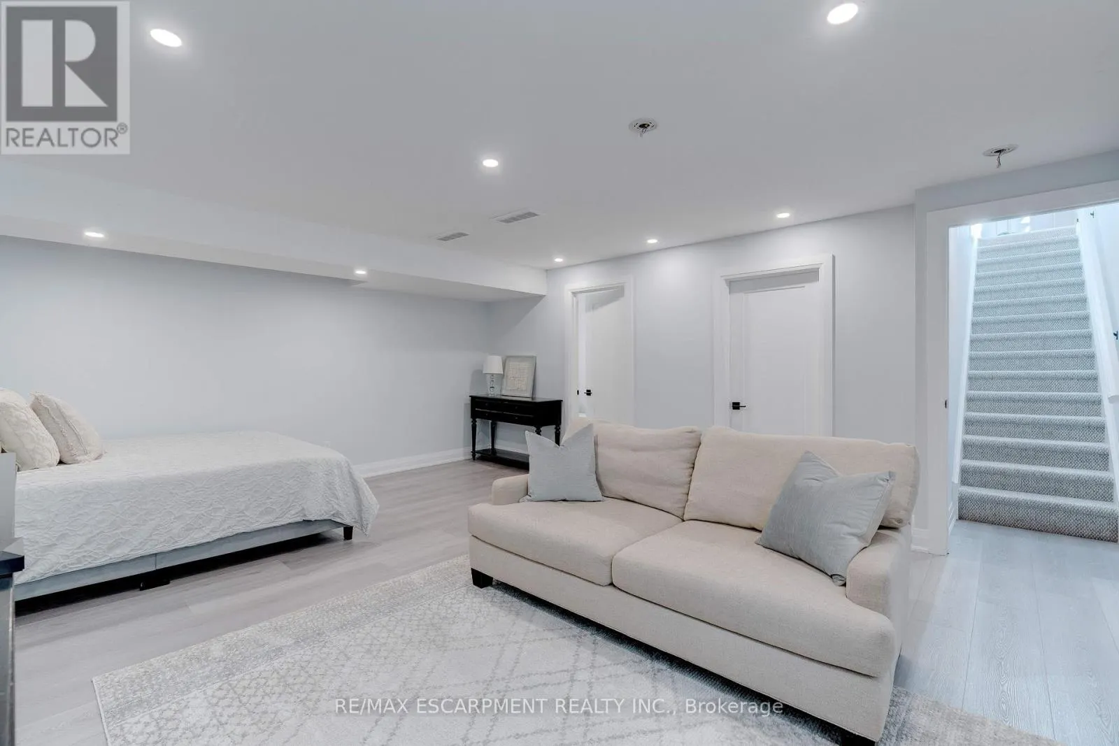 296 KENT CRESCENT