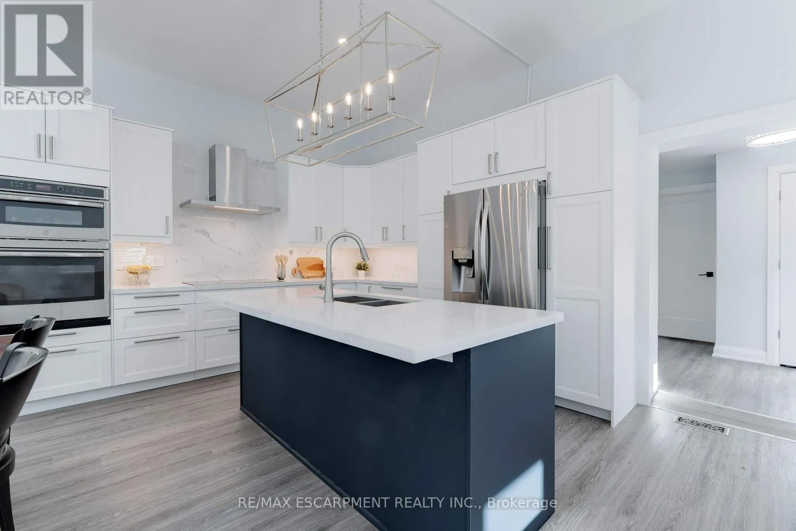 296 KENT CRESCENT