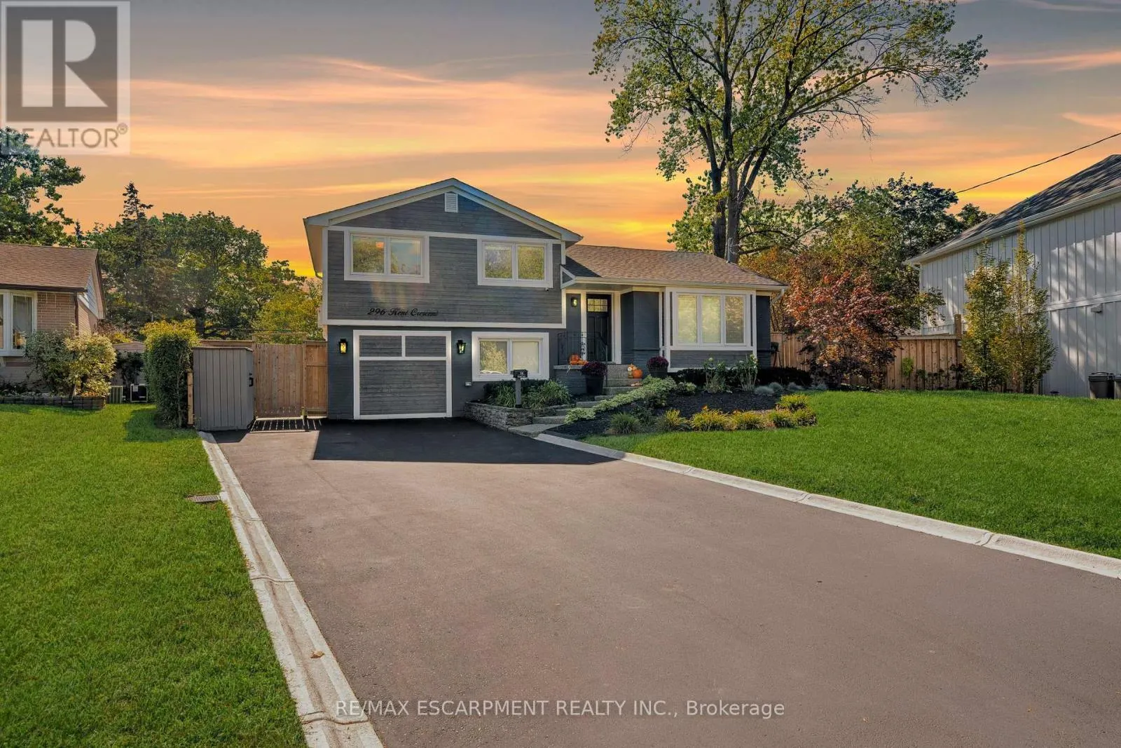 296 KENT CRESCENT