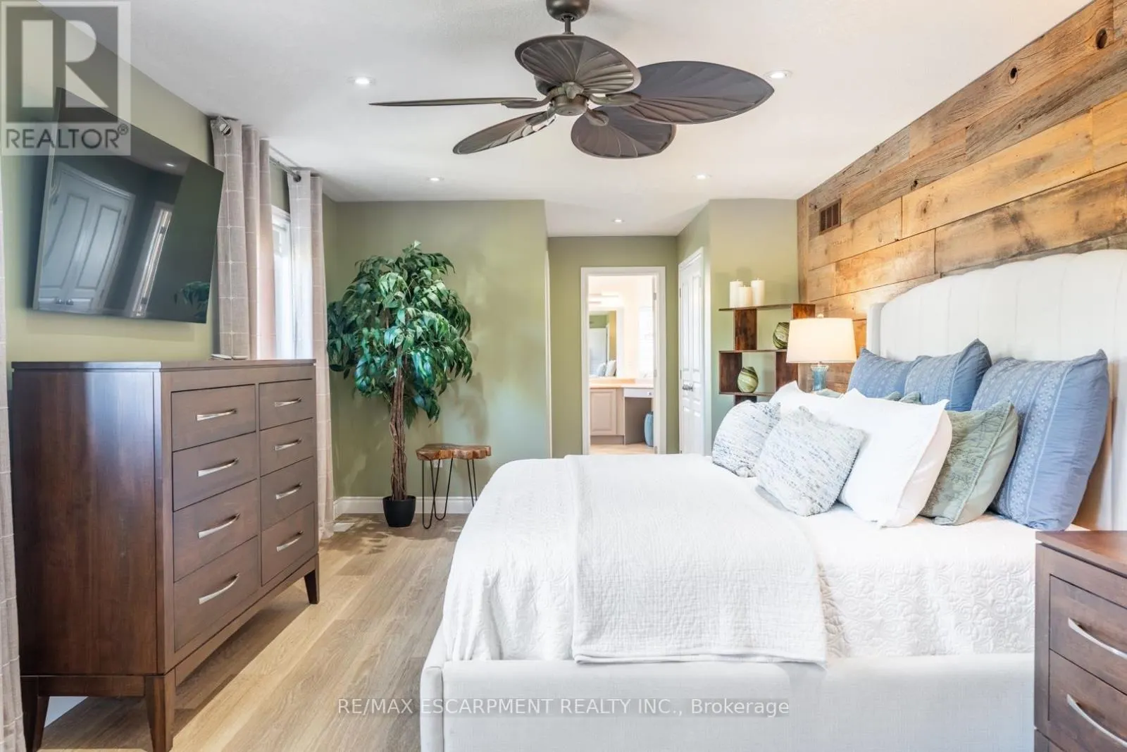 2338 NORLAND DRIVE