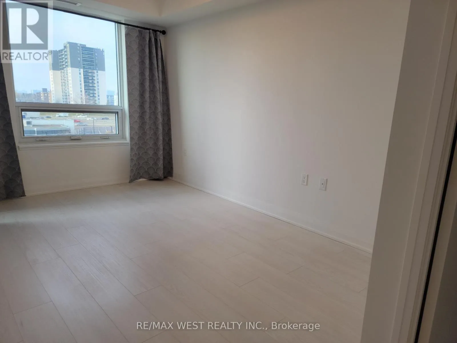 425 - 10 GIBBS ROAD