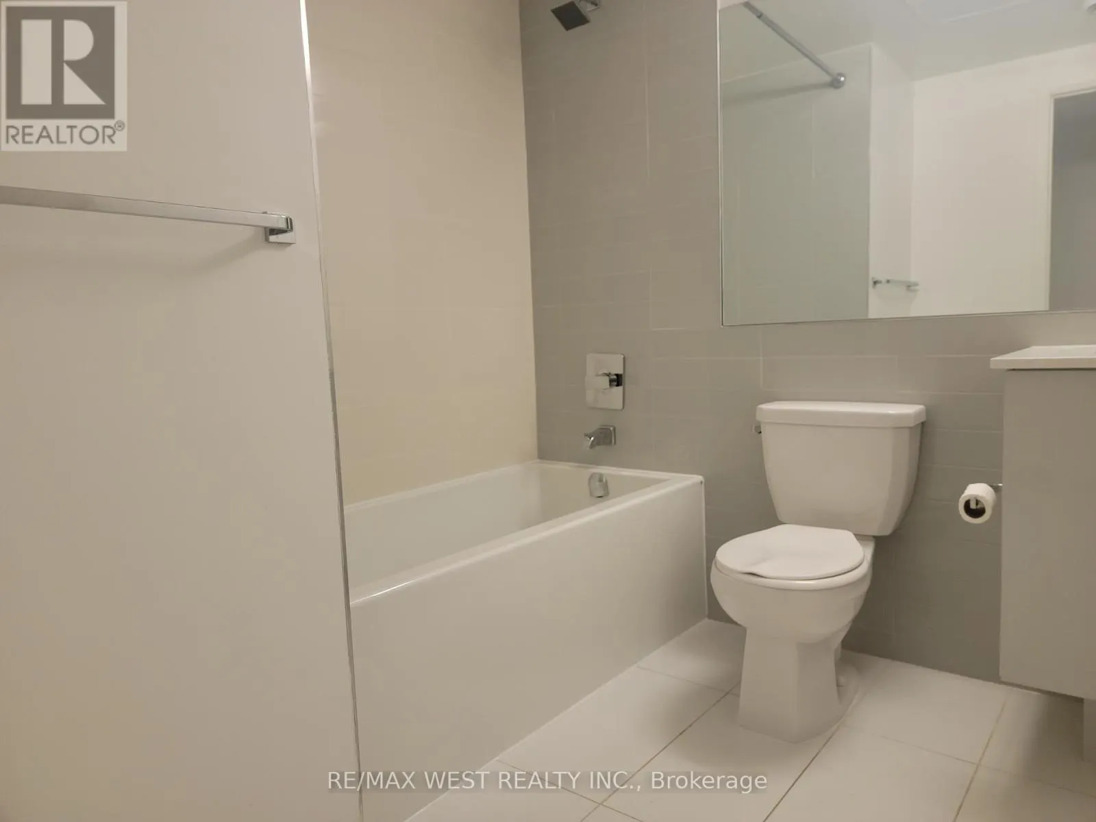 425 - 10 GIBBS ROAD