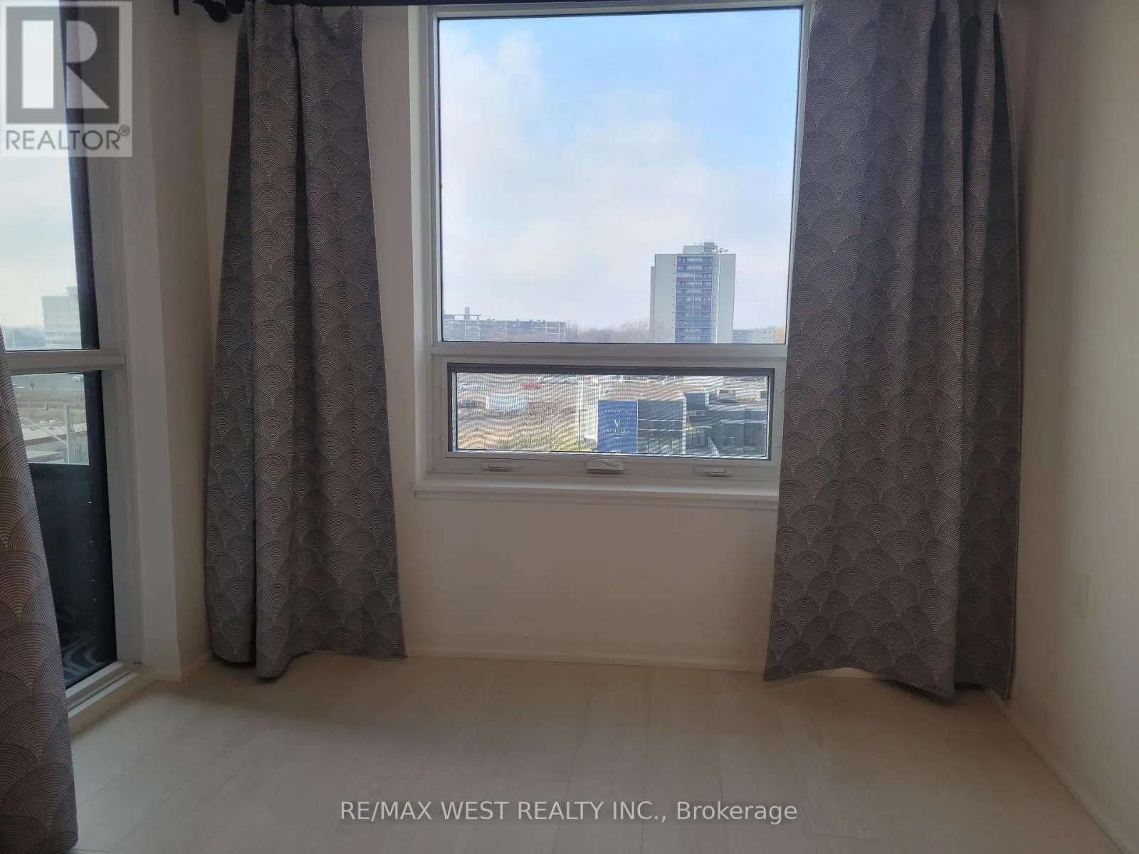 425 - 10 GIBBS ROAD