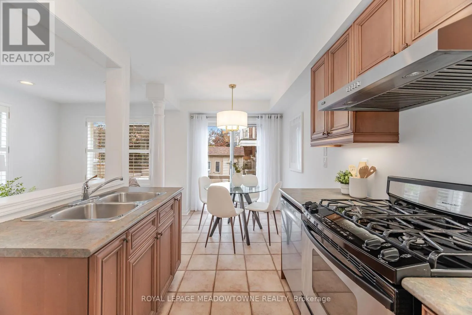 1137 MEADOWGROVE COURT