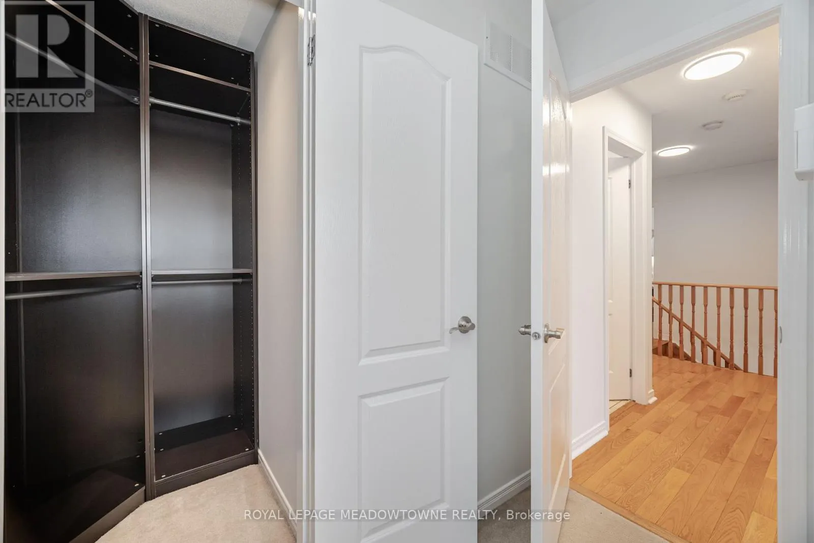 1137 MEADOWGROVE COURT