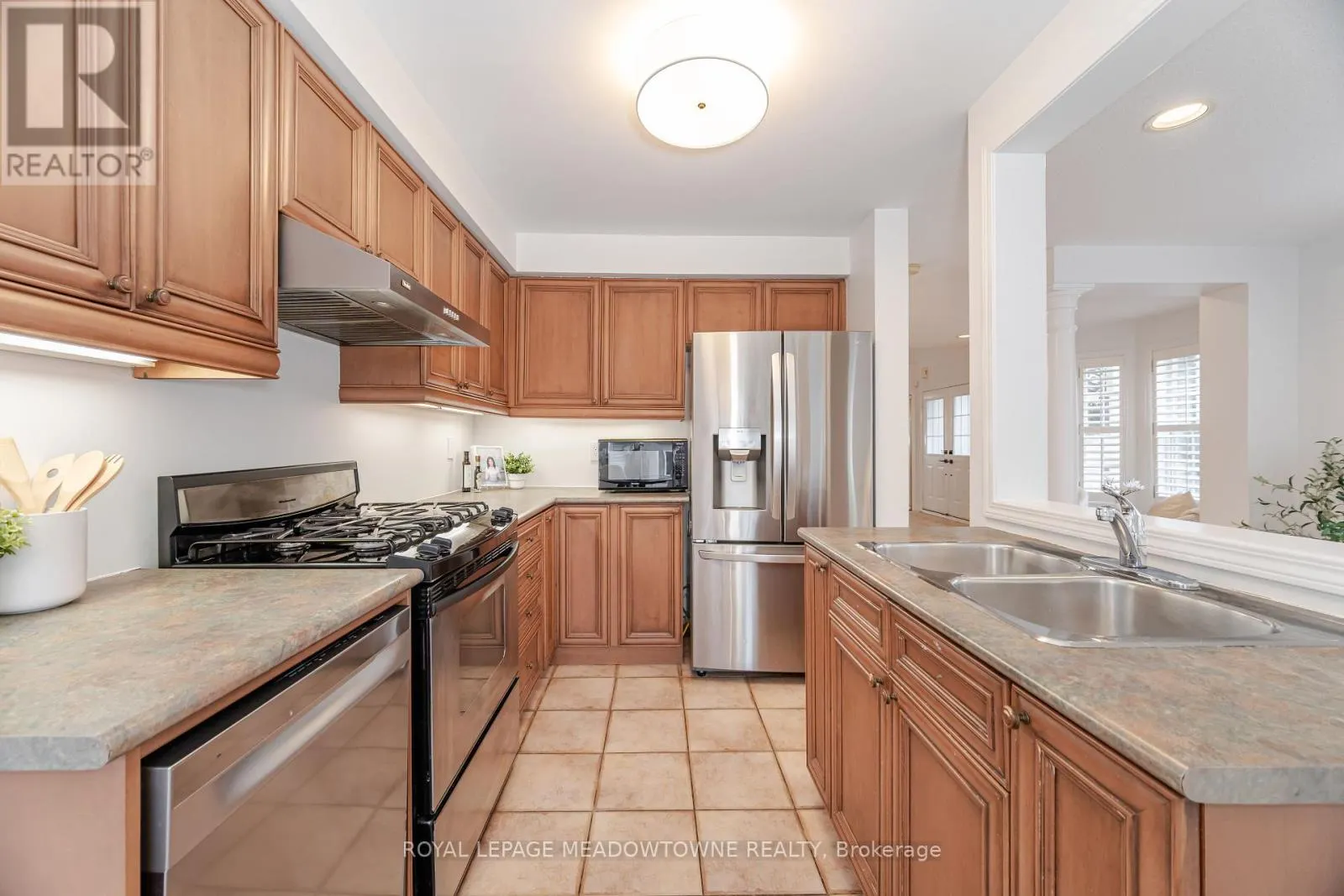 1137 MEADOWGROVE COURT