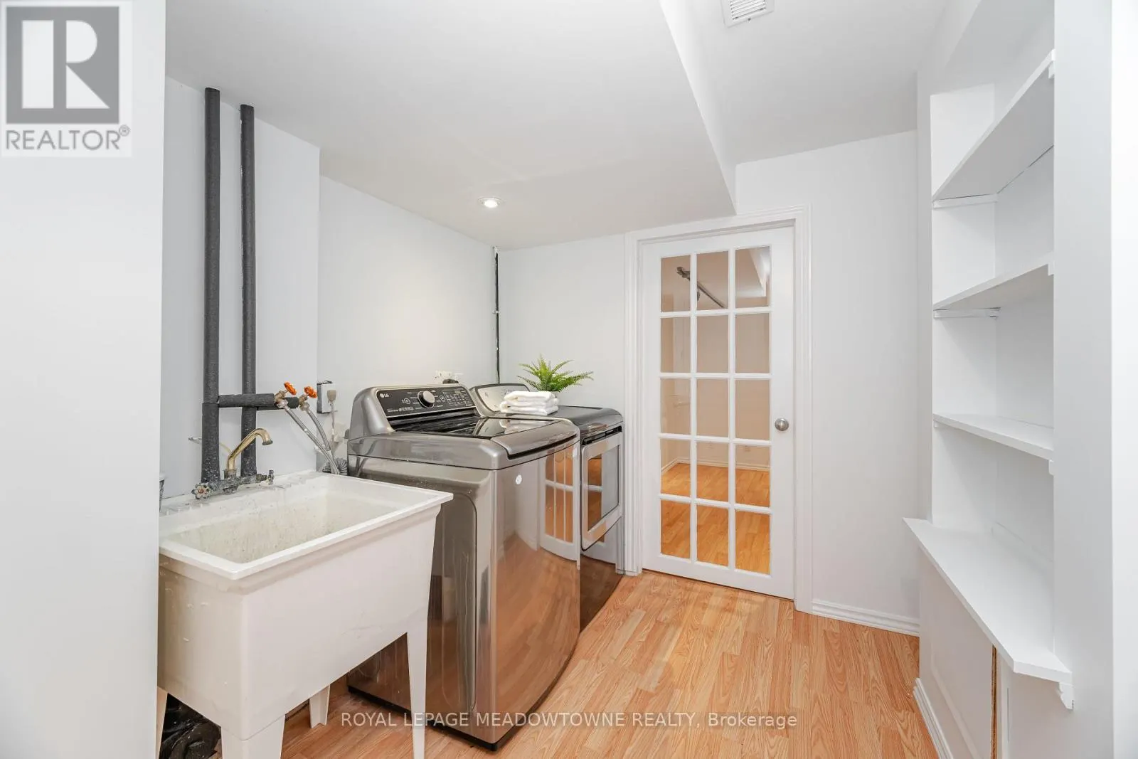 1137 MEADOWGROVE COURT