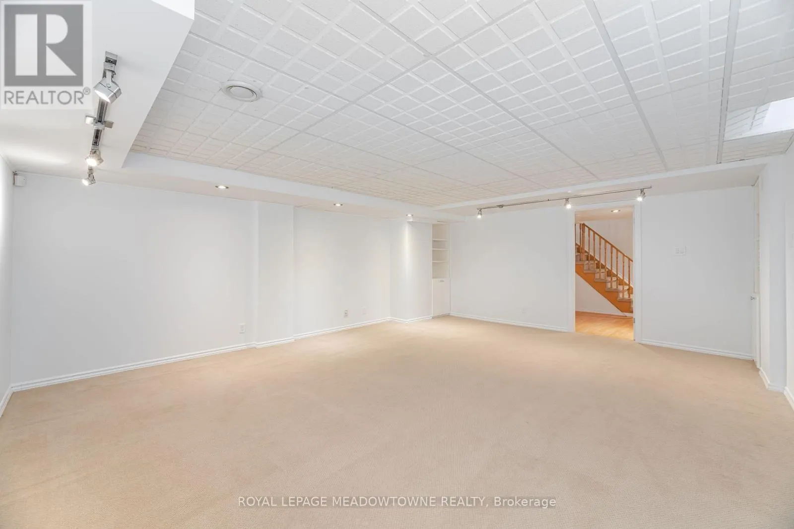 1137 MEADOWGROVE COURT