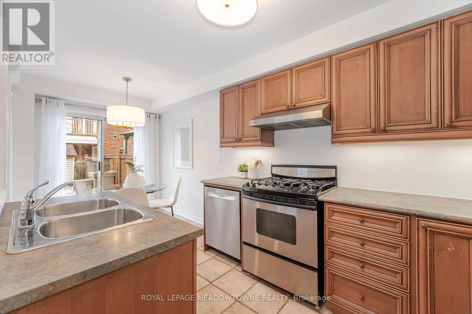 1137 MEADOWGROVE COURT