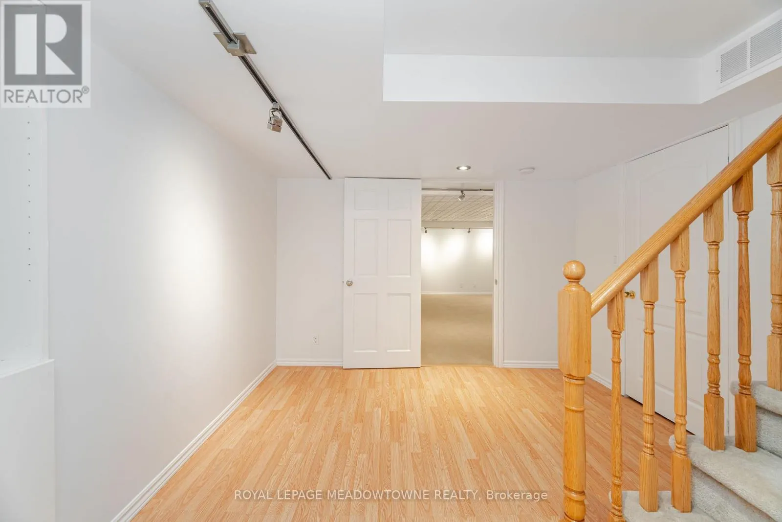 1137 MEADOWGROVE COURT
