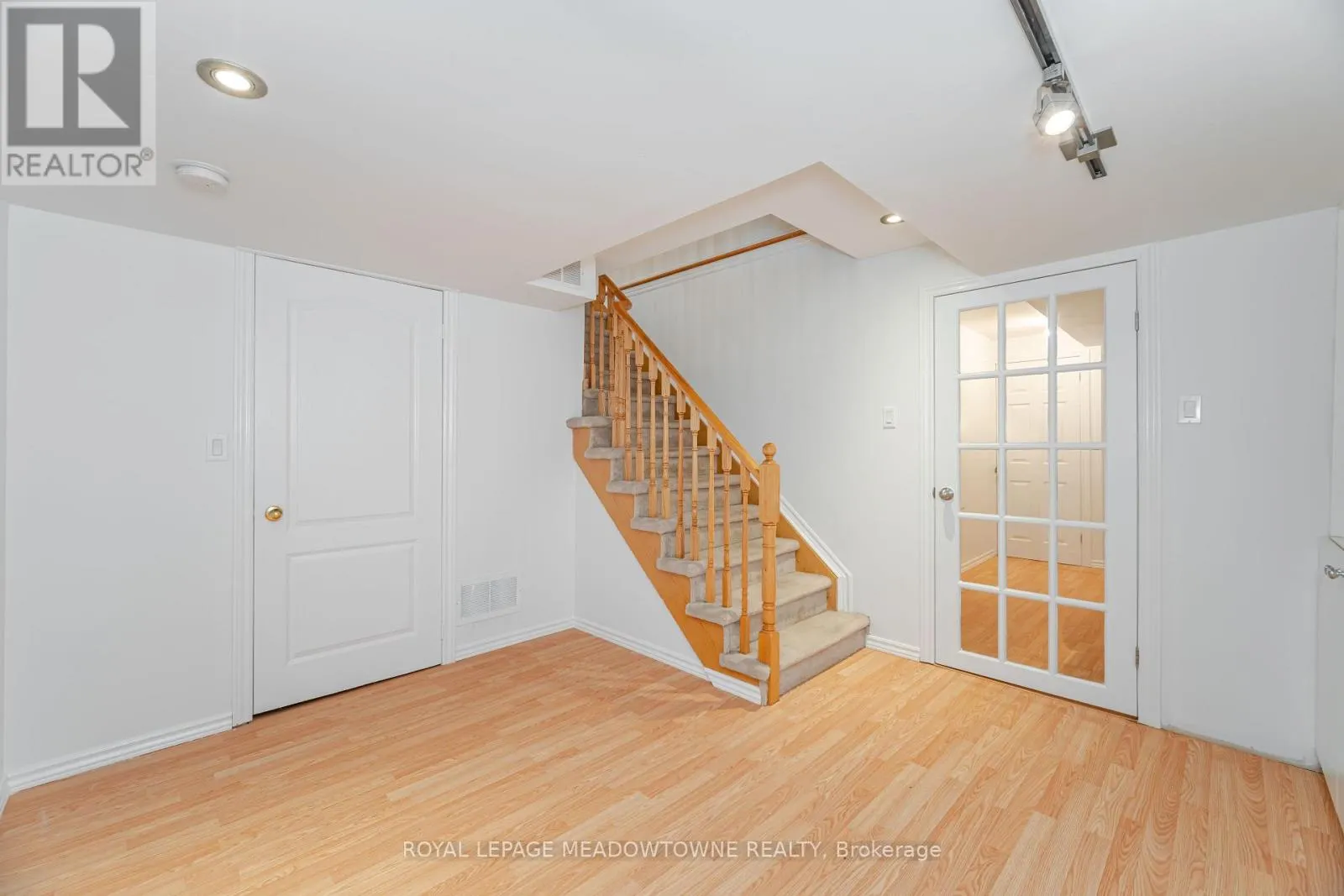 1137 MEADOWGROVE COURT