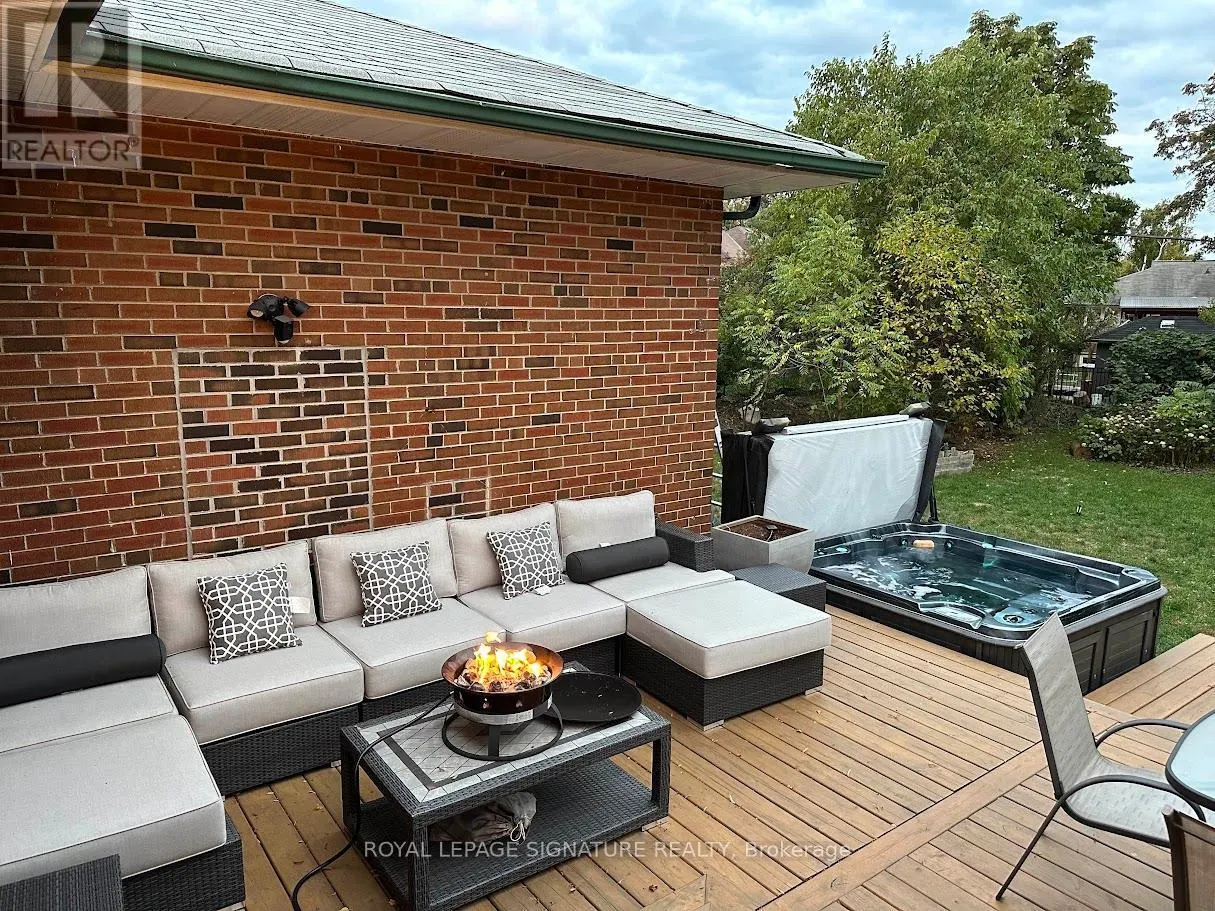 3 KEYWELL COURT