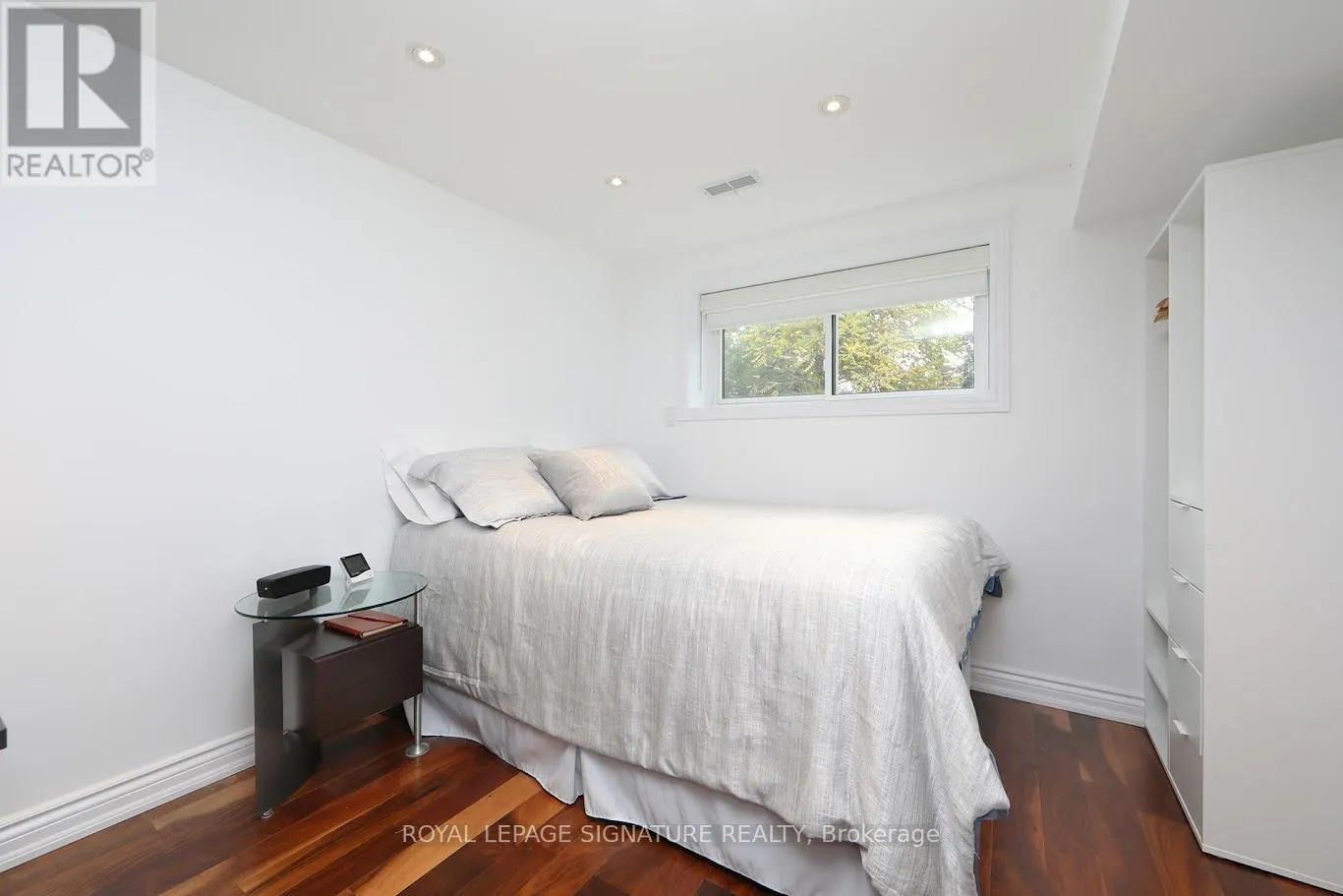 3 KEYWELL COURT