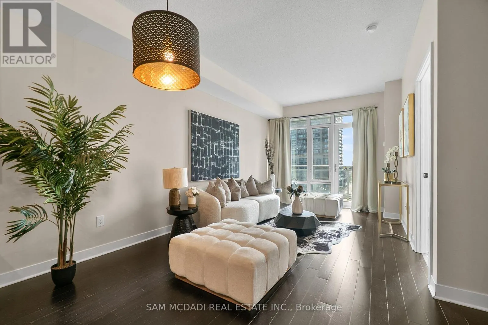 707 - 360 SQUARE ONE DRIVE N