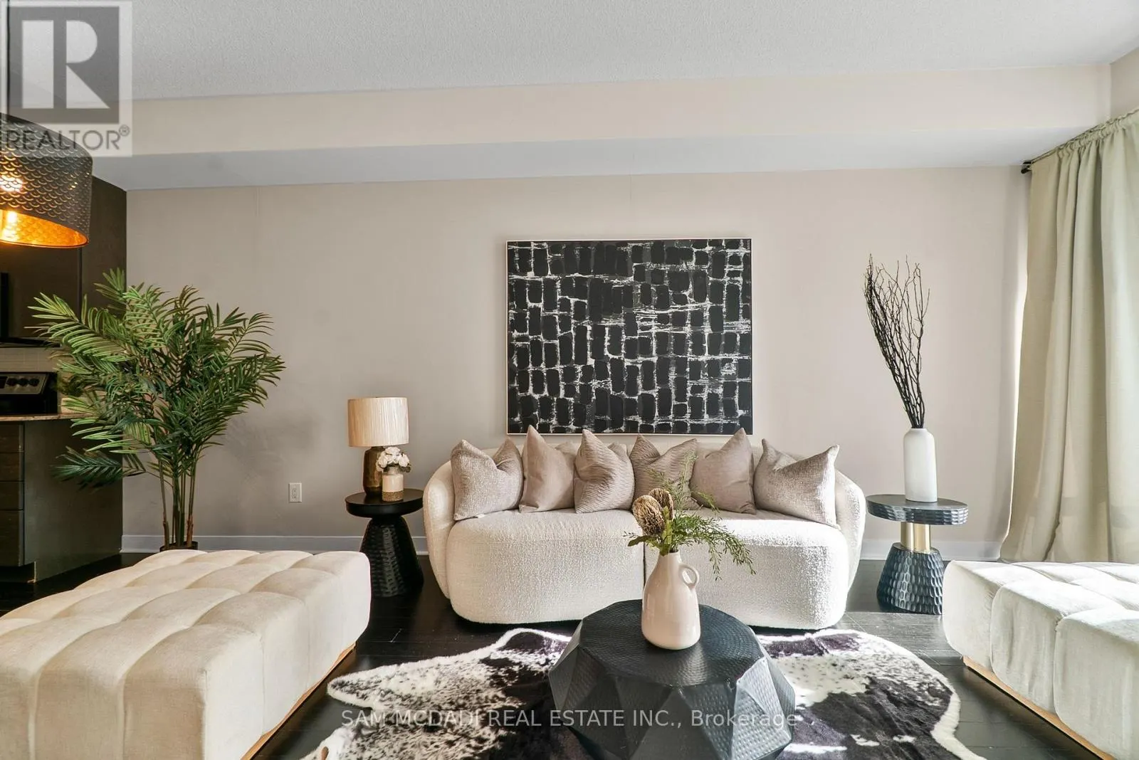 707 - 360 SQUARE ONE DRIVE N