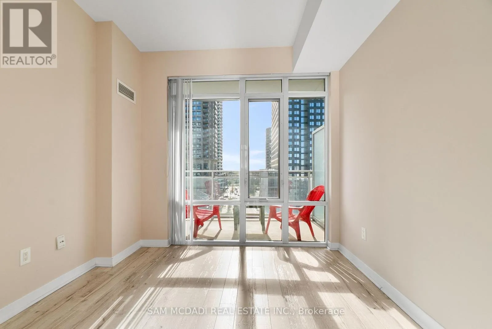 707 - 360 SQUARE ONE DRIVE N