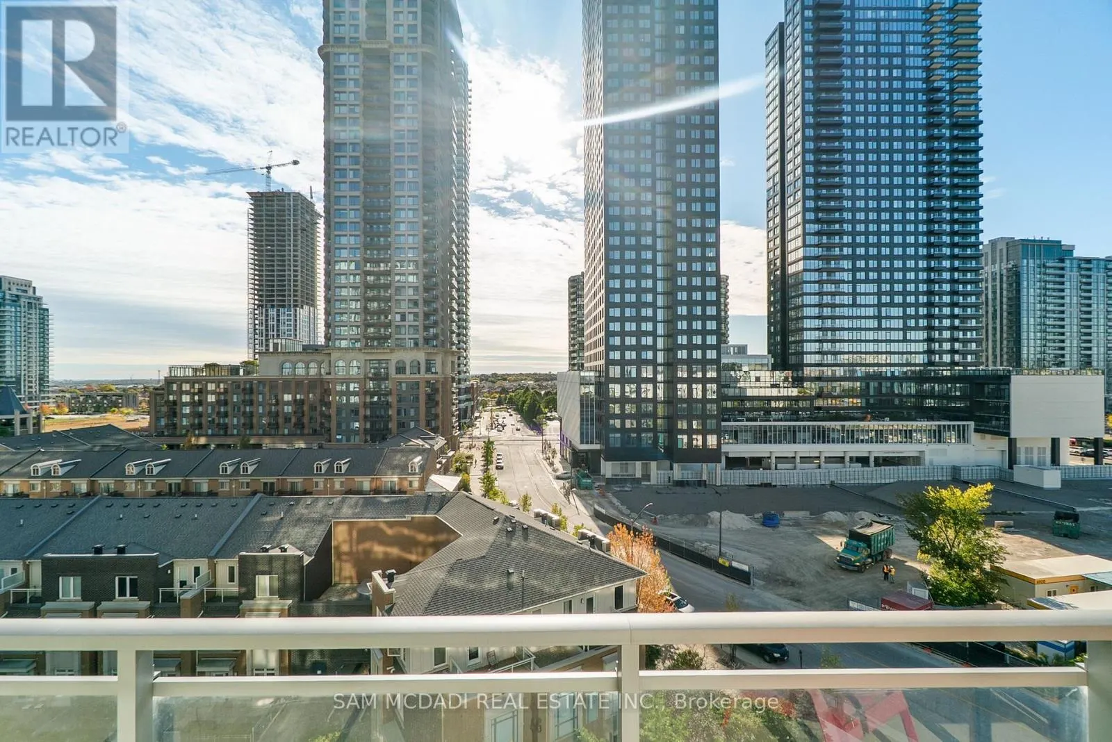 707 - 360 SQUARE ONE DRIVE N