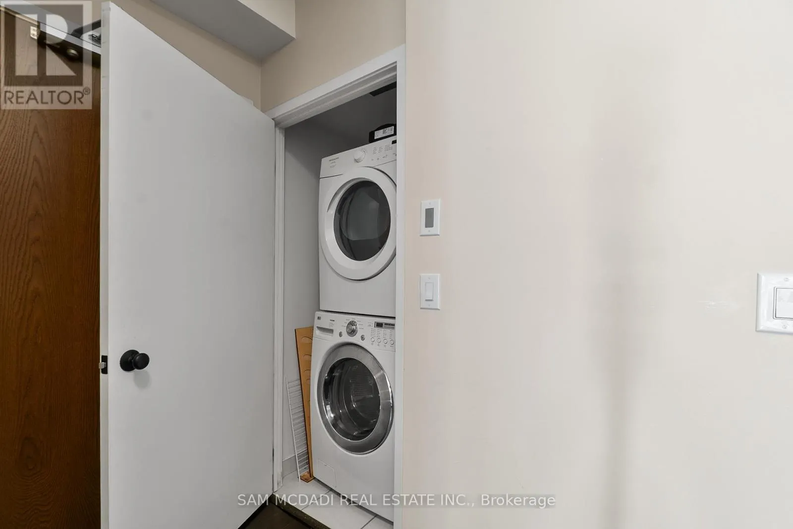 707 - 360 SQUARE ONE DRIVE N