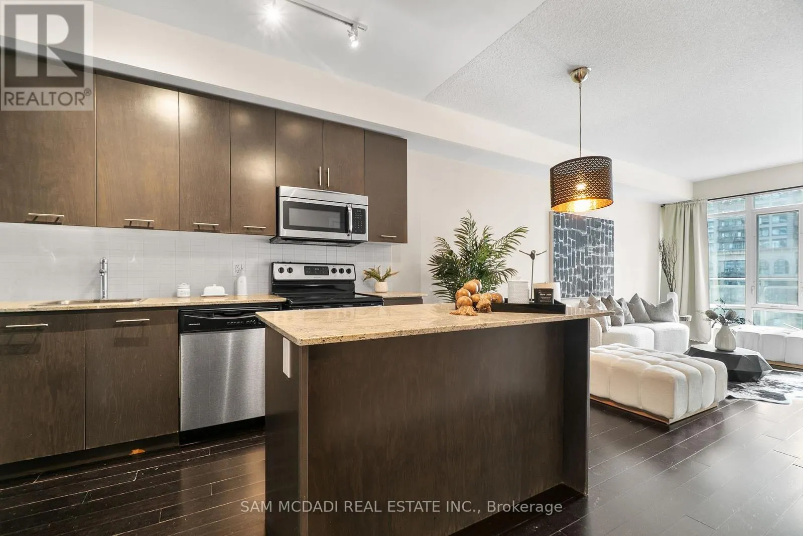 707 - 360 SQUARE ONE DRIVE N