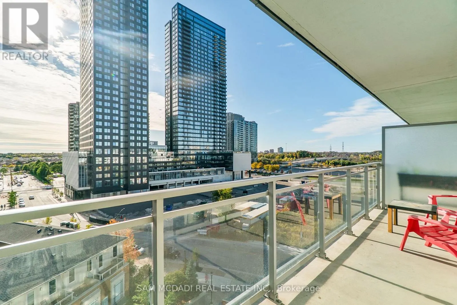 707 - 360 SQUARE ONE DRIVE N