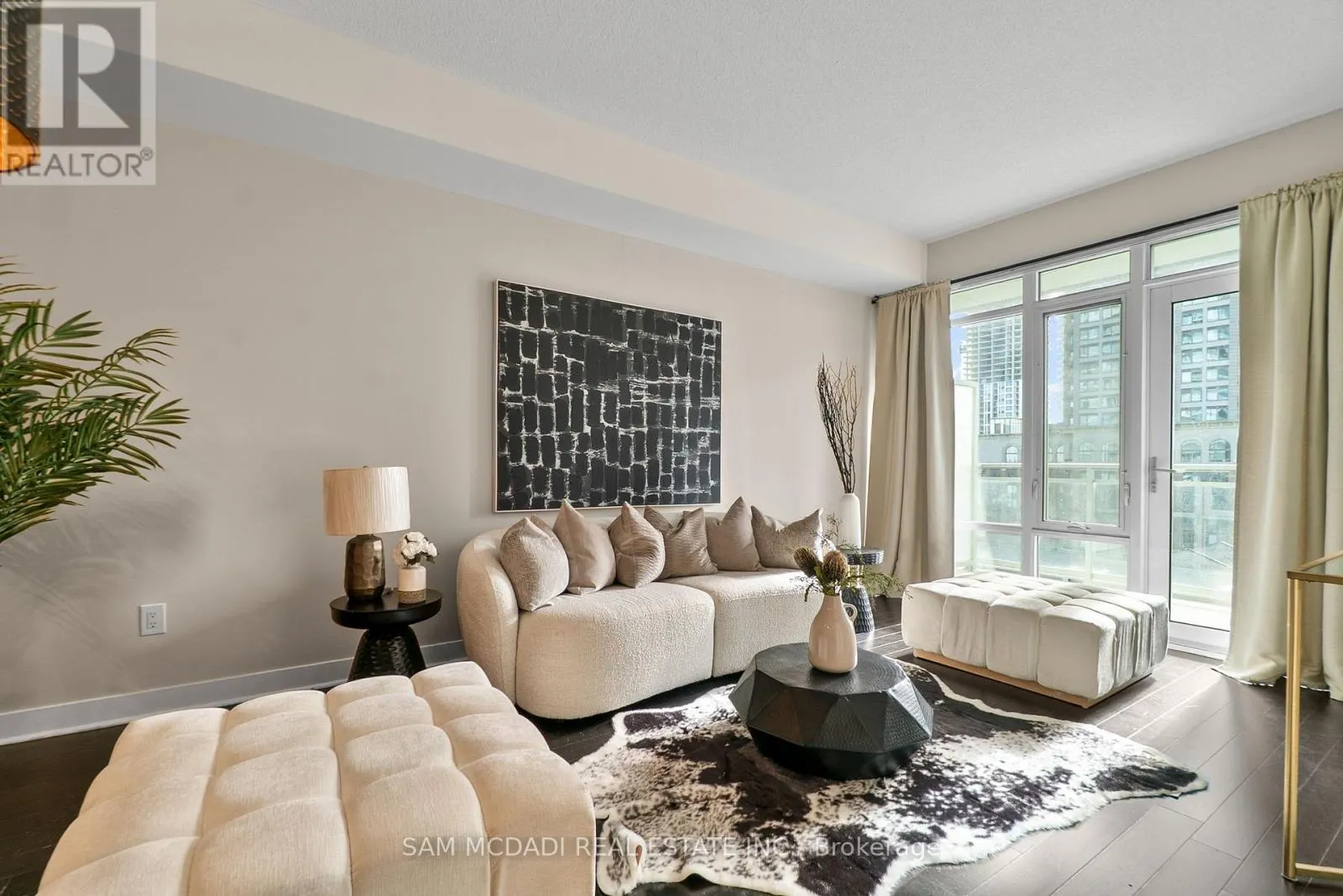 707 - 360 SQUARE ONE DRIVE N