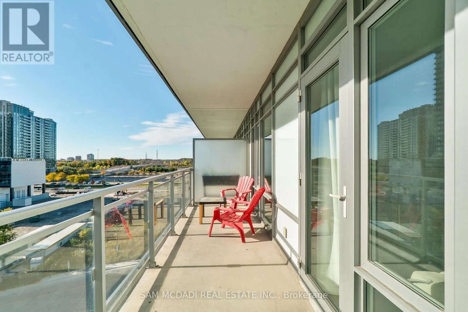 707 - 360 SQUARE ONE DRIVE N
