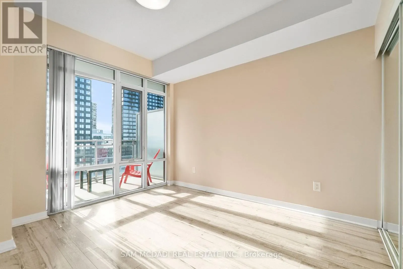 707 - 360 SQUARE ONE DRIVE N