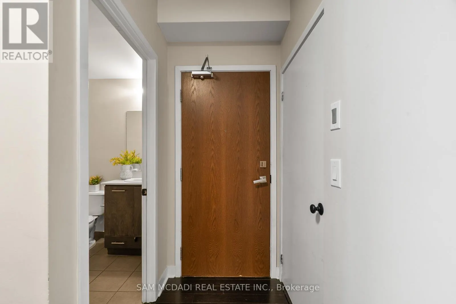 707 - 360 SQUARE ONE DRIVE N