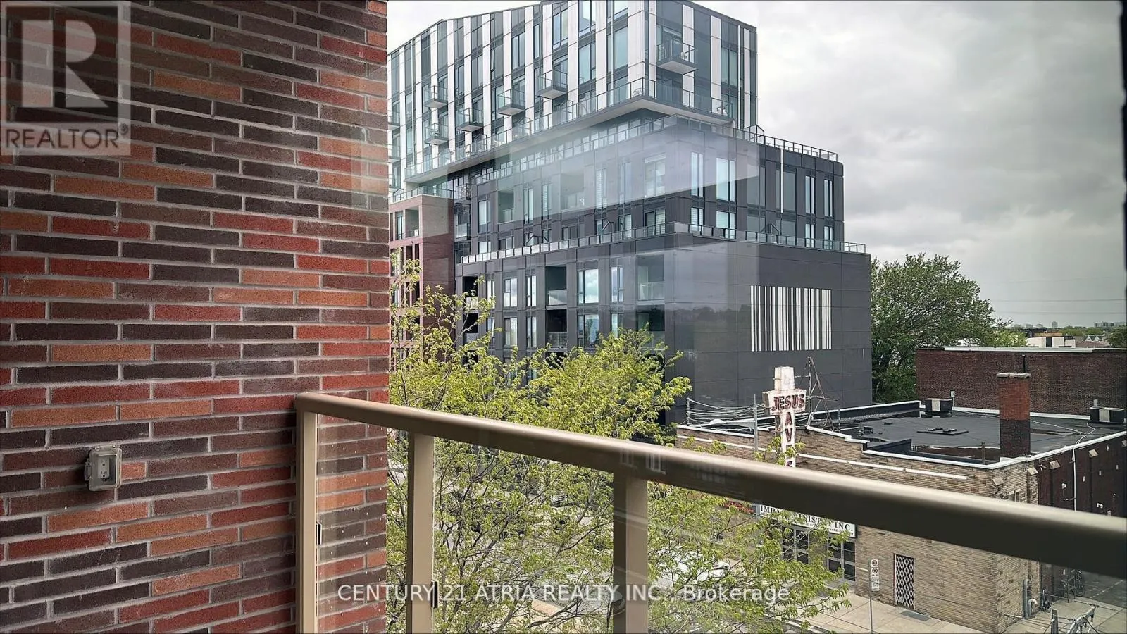 421 - 1787 ST.CLAIR AVENUE W