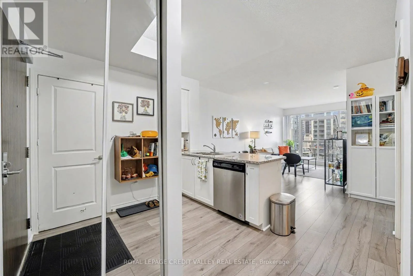 709 - 349 RATHBURN ROAD