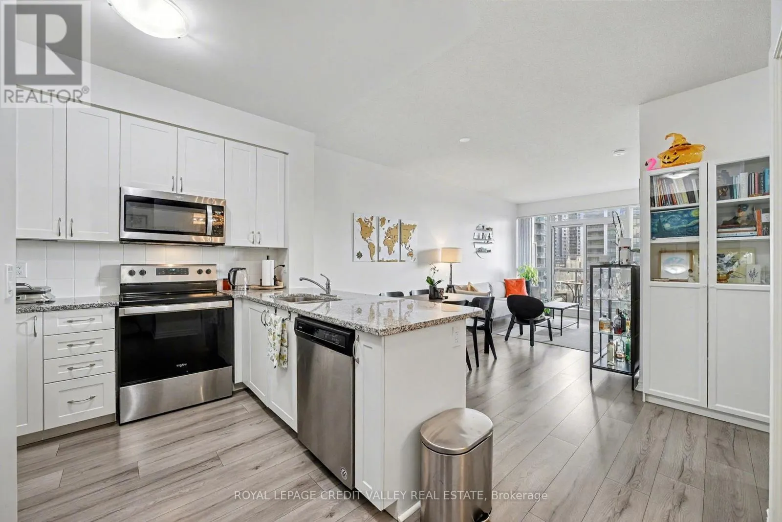 709 - 349 RATHBURN ROAD