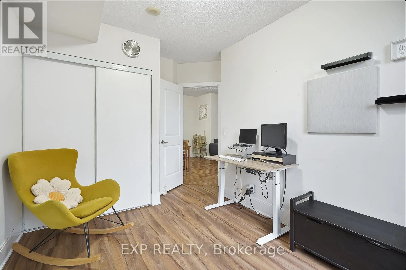 209 - 330 BURNHAMTHORPE ROAD W
